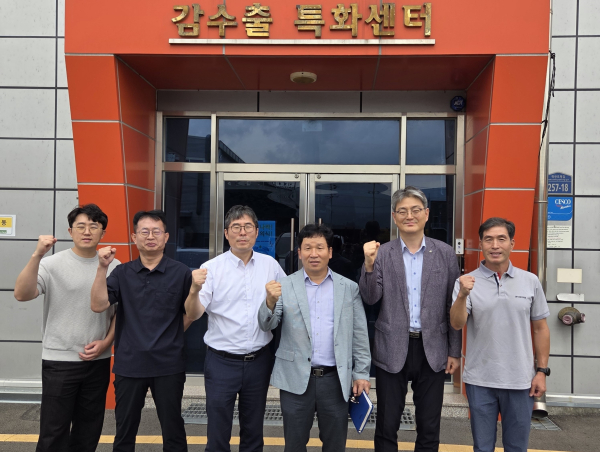 임산물 수출기업(네이처팜) 현장방문 * 산림청 송원영 임업수출교역팀장(좌측 3번째), aT 장서경 대전세종충남지역본부장(우측 2번째)