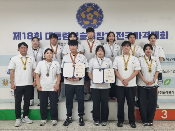 서산시청 사격팀이 제18회 대통령경호처장기 전국사격대회에서 메달 획득을 기념했다.