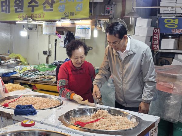 이완섭 서산시장, 추석 명절맞이 서산동부전통시장 방문 모습