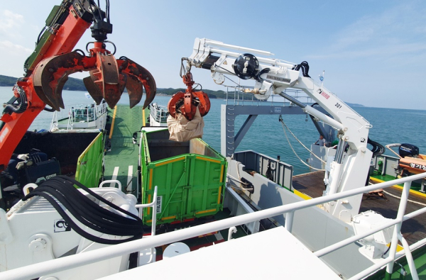 해양쓰레기 운반 현장