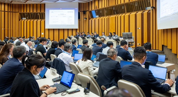 1. ITU-T SG20 의장을 맡고 있는 ETRI 김형준 연구위원이 총회를 주재하는 모습.