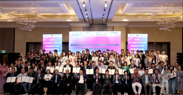 글로벌청년 이노베이션 마케터스 경진대회 및 비즈매칭데이 개회 단체사진