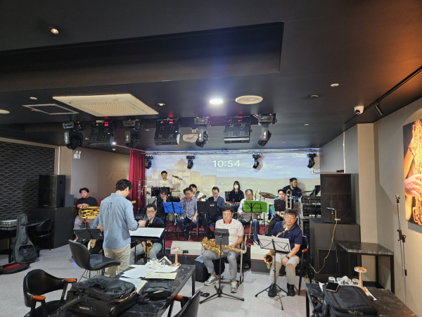 대전 서구 둔산동 을지대병원 후문 엑스포 복집 2층에 자리잡은 라이브 재즈 바 '몽크'