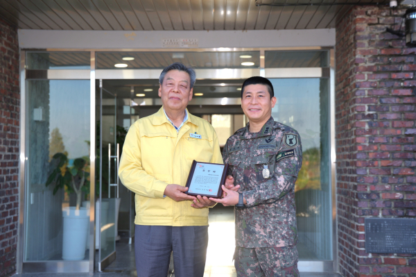 가세로 태안군수, 추석 밀입국자 검거한 8해안감시기동대대 찾아 격려 모습
