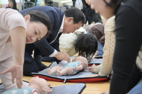 최민호 시장, 학부모와 심폐소생술 교육 현장소통