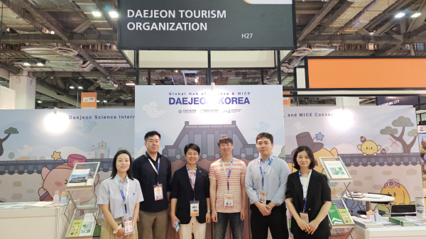 ‘아시아 국제관광박람회’에 참가 단체사진