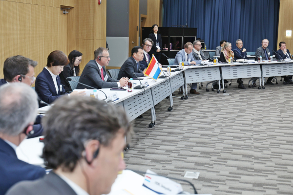 윤석대 한국수자원공사 사장이 룩셈부르크 경제사절단을 맞아 한국수자원공사 대전 본사 세종관 50주년기념홀에서 인사말을 하고 있다.