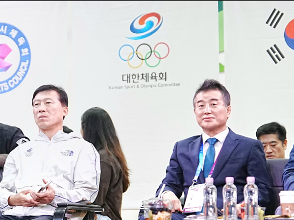 김택수 국가대표선수촌장(왼쪽)와 박경준 교수 사진