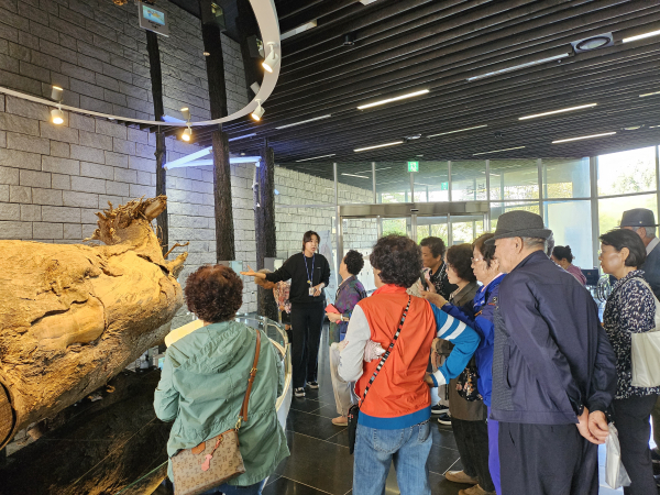 시니어 초청 ‘박물관에서 즐기는 다함께 차차茶’ 진행 모습