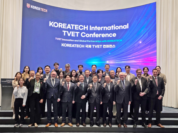 24일, 서울 드래곤시티 랑데부홀에서 「2025 국제 TVET 컨퍼런스」 개최 기념사진
