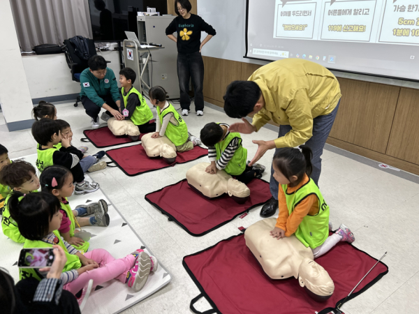 세종시청 충녕어린이집 어린이들을 대상으로 ‘어린이 교통안전체험 교육’ 시행 모습