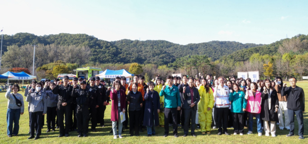 28일, 금강로하스 대청공원에서 열린 ‘2025년 대전 대덕구 생물테러 대비․대응 현장훈련’ 후 기념 촬영