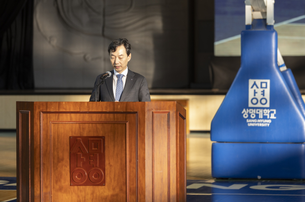 격려사하는 오세훈 천안캠퍼스 교학부총장