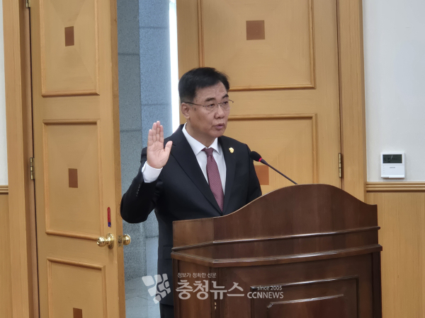 선서 하는 김용원 대전관광공사 사장 후보자.