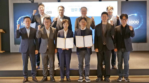 6일, 경기도 성남 가천대학교에서 진행된 협약식에서 주요 참석자들이 기념사진을 촬영하고 있다.(사진 앞줄 가운데 왼쪽 구자영 한국수자원공사 기획부문장, 오른쪽 가천대학교 스타트업칼리지 장대익 학장)