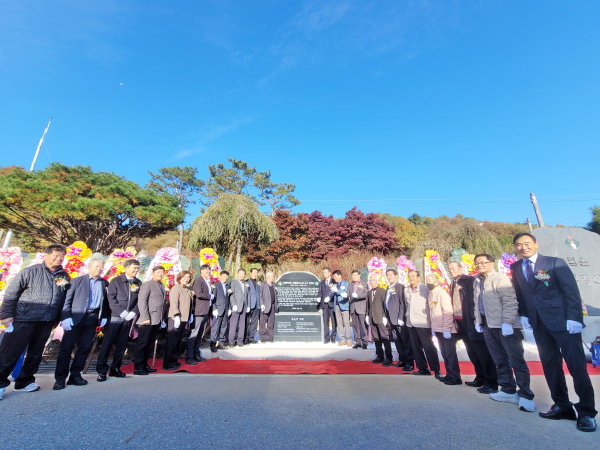 지난 11일, 군 농업기술센터에서 故백광현선생을 추모하는 공적비 제막식을 진행했다.