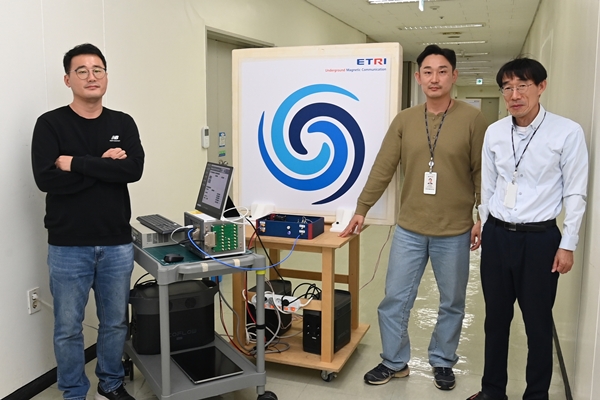-세계 최초로 100m 지중 자기장 통신 기술을 개발한 ETRI 연구진(왼쪽부터 김장열 박사, 이현준 박사, 조인귀 박사)