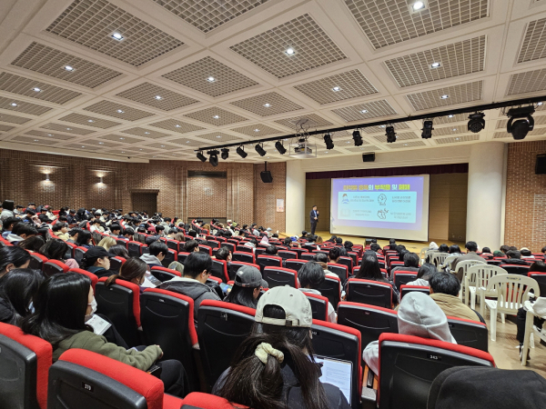 마약중독의 부작용및 폐해에 대해 마약예방교육을 하고 있다