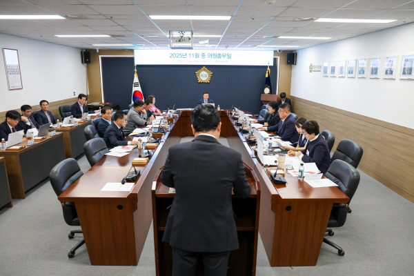 13일, 의회 대회의실에서 ‘11월 중 의원출무일’ 개최 모습