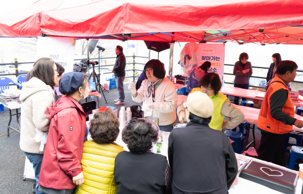 2025년 ‘찾아가는 마을봉사의 날’ 맞춤형 재능기부 봉사 모습
