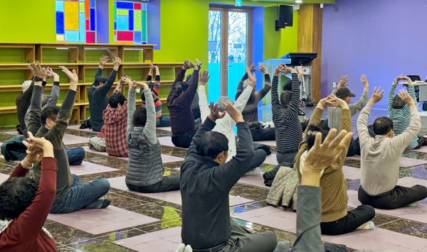 17일 국립산림치유원에서 광업 전직 근로자와 폐광지역 주민이 산림치유프로그램에 참여하고 있다.