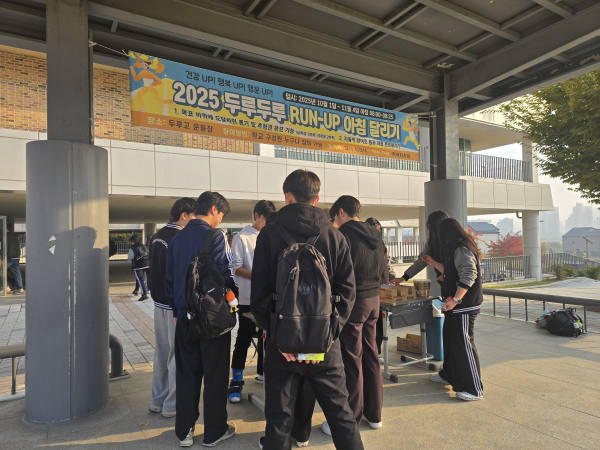 아침 달리기의 운영 모습과 부스미라클 모닝 프로젝트 활동 참여에 따른 밴드 인증을 남긴 모습