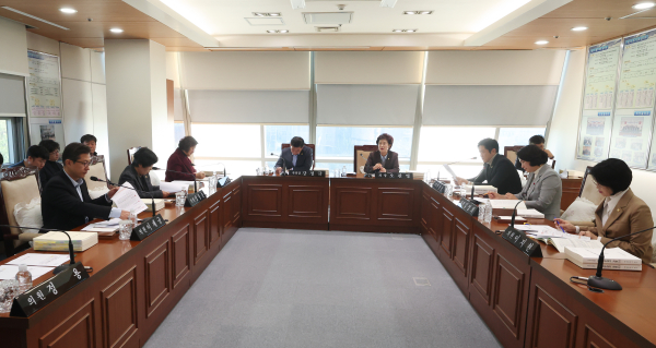 18일, 운영위원회 및 전체의원 간담회 개최 모습