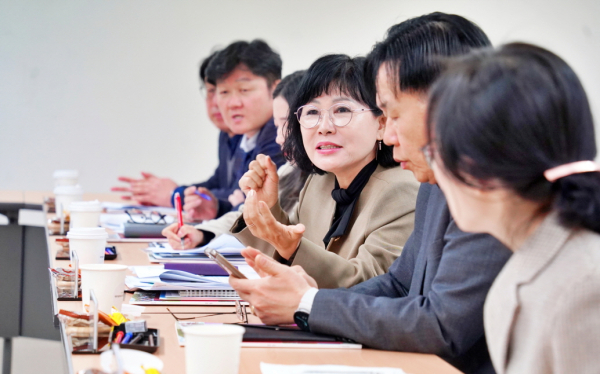 19일 중국청소년연구센터 방문단과 함께 한·중 청소년 및 가족정책 교류를 위한 간담회 개최