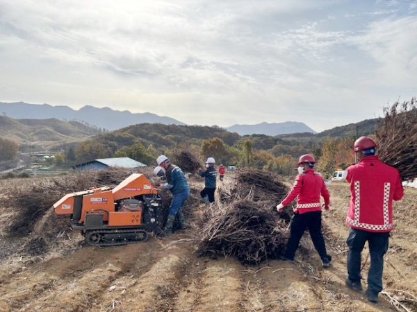 영농부산물 합동 파쇄 운영 모습