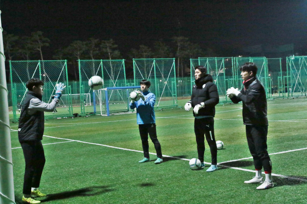 천안시티FC, 충청남도 축구 꿈나무들과 함께한‘GK클리닉’ 진행 모습