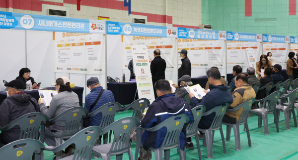 지난 21일 태안군민체육관에서 진행된 ‘2026년 노인역량활용형 사업단 설명회’ 모습