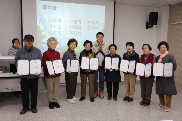 지난 24일, ‘버스타고 숲체원 가자’ 수료식 기념사진