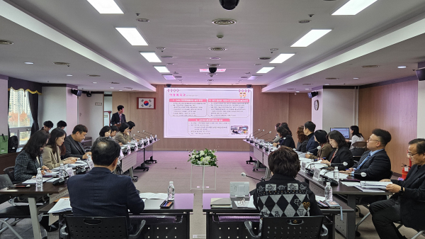 25일, 구청 장태산실에서 ‘2025년 아동친화정책추진단 및 아동표준조사 연구용역 보고회’ 개최 모습
