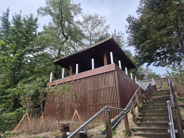 서울맹학교에 조성된 나눔숲 쉼터 사진