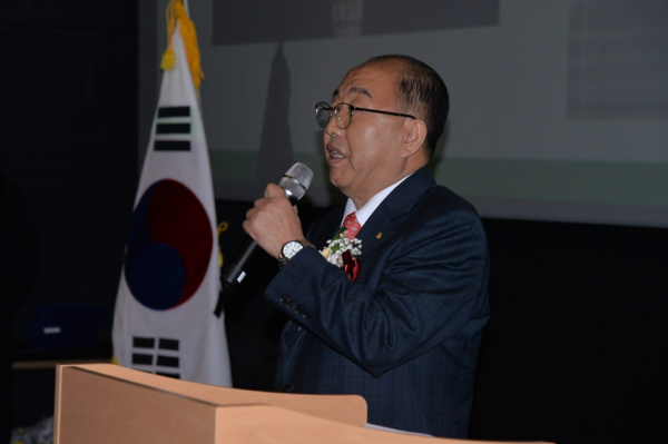 개회사하는 박상희 세종시회장