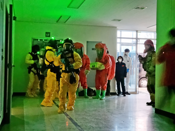 화학사고 대비 소방서·경찰특공대 합동 특별훈련 진행 모습