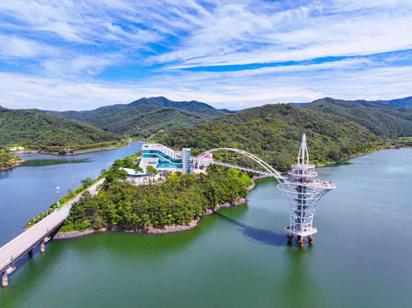 13, 14일 ‘과학이 펼쳐지는 주말 버스킹 쇼’가 열리는 칠갑타워의 모습