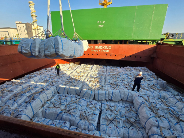 FAC 식량원조 쌀 선적모습