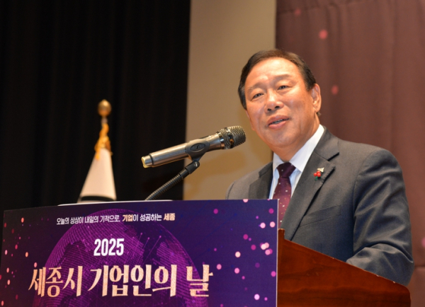 기념사 하는 최민호 세종시장