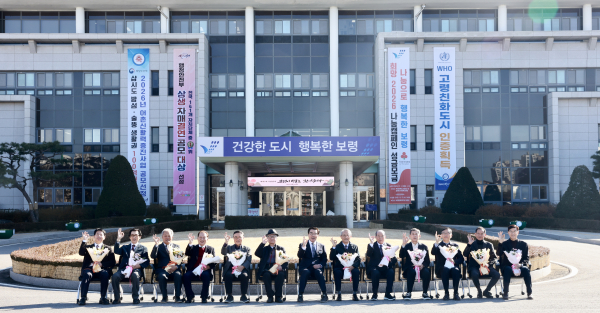 18일 역대 부시장이 참석한 가운데 시정간담회 개최 단체사진