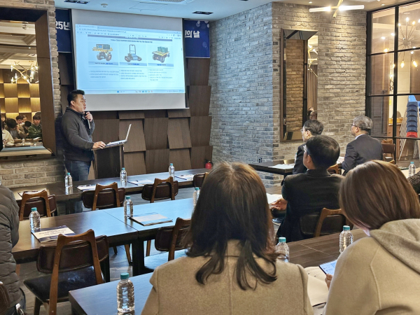 (주)모빌에이트가 우수 입주기업 사례를 발표하고 있다