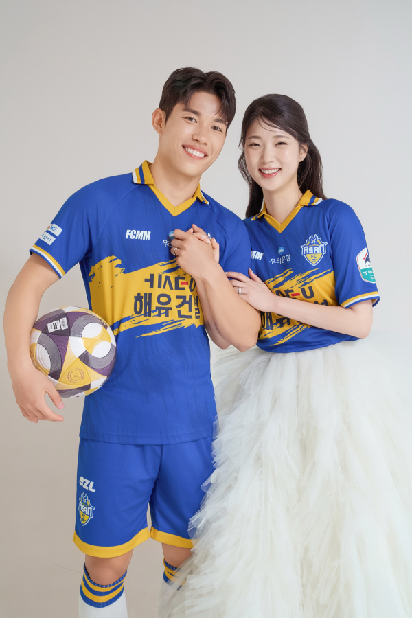 충남아산FC 주장 김승호 선수와 신부