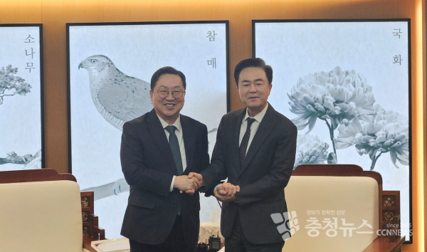 김태흠 충남도지사와 이장우 대전시장이 대전·충남 행정통합 특별법과 관련해&nbsp;이미 국회에 제출된 원안을 중심으로&nbsp;보완하는 방식이 현실적이라고 밝혔다.<br>