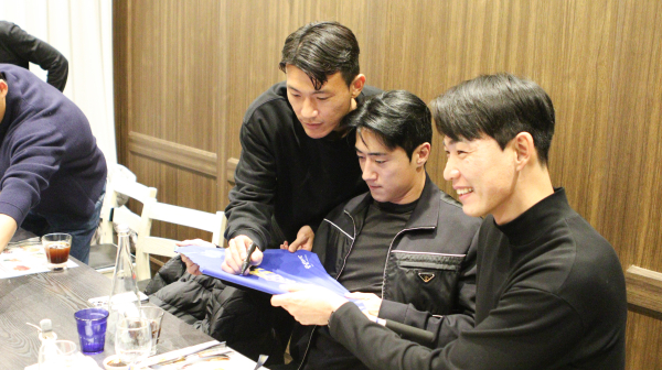 시즌권자 초청 ‘최다 출석왕을 찾아라!’ 식사 이벤트 진행 모습