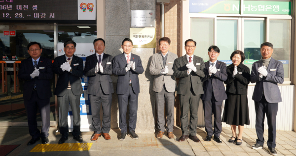 지난 22일, 시청 본관 앞에서 열린 국민행복민원실 현판 제막식