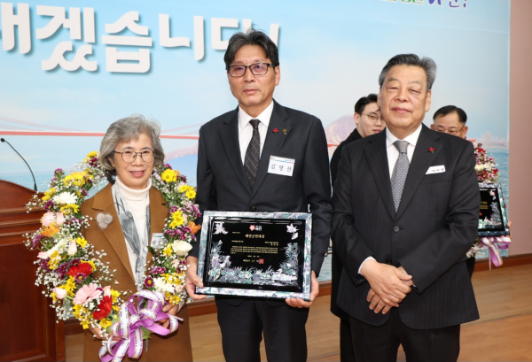 군민대상 시상식 (가운데 김영선 씨)