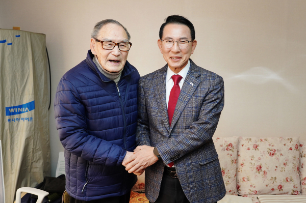 서산시가 병오년 새해를 맞아 장수 어르신을 방문했다.(석남동 김종옥 어르신)