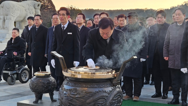 국민의힘 대전시당은 2일 2026년 병오년 새해 첫 일정으로 국립대전현충원을 찾아 참배했다.