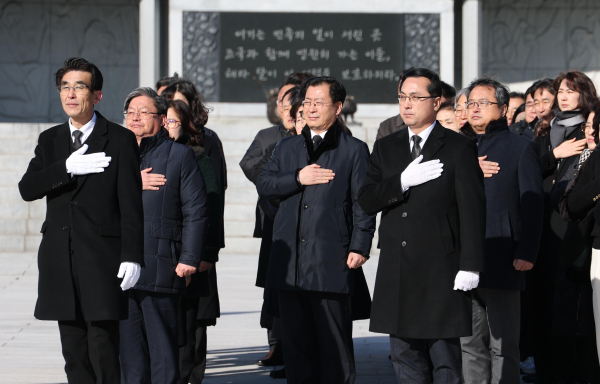 국립대전현충원을 방문해 순국선열과 호국영령에 대한 참배 진행 단체사진