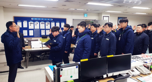 지난 9일, 판암역 및 판암차량기지에서 기관사 새해 안전운행 다짐대회를 실시했다.(사진 맨 왼쪽 이광축 사장)